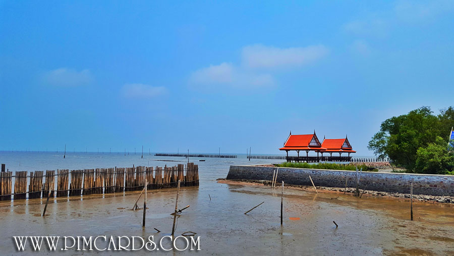 บริเวณวัดขุนสมุทรจีนที่ครั้งหนึ่งเคยยื่นออกไปไกลหลายกิโลเมตร