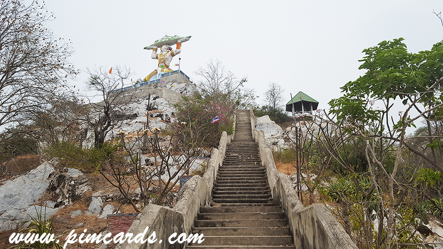 ทางเดินขึ้นไปชมหนุมานแบกเขาสมอคอนและวิวทิวทัศน์